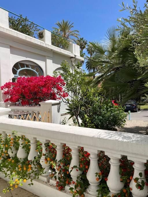Beautiful Garden Apartment Steps From The Beach Menton Bagian luar foto