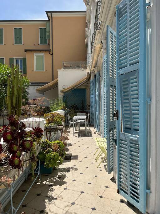 Beautiful Garden Apartment Steps From The Beach Menton Bagian luar foto